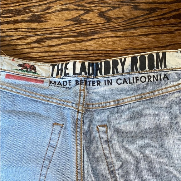 👖The Laundry Room Smiley Face Jean Shorts Size 25 - Picture 6 of 7